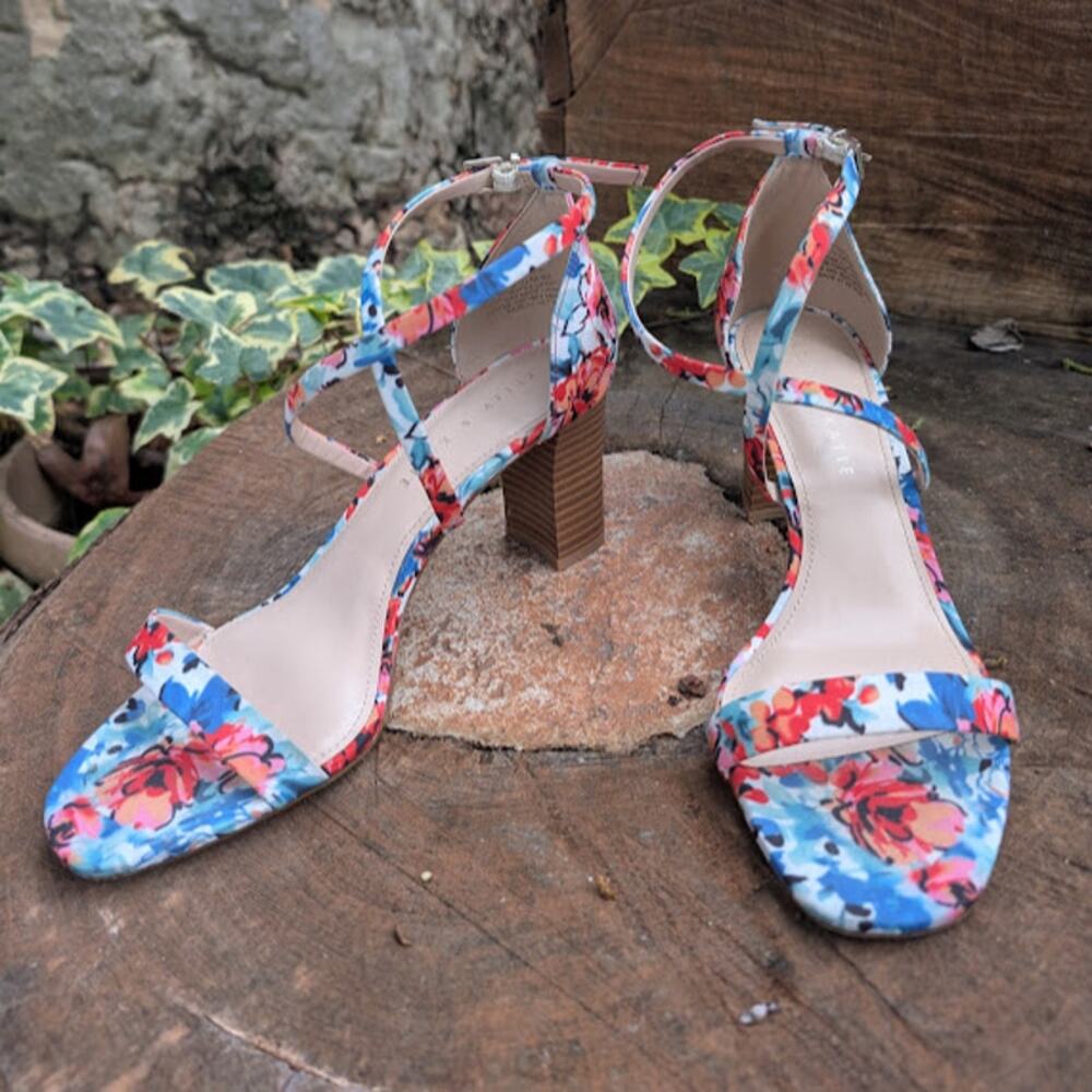 KELLY & KATIE Fabric Floral Print Strappy Open Toe Chunky 3" heels Sz 8.5 M